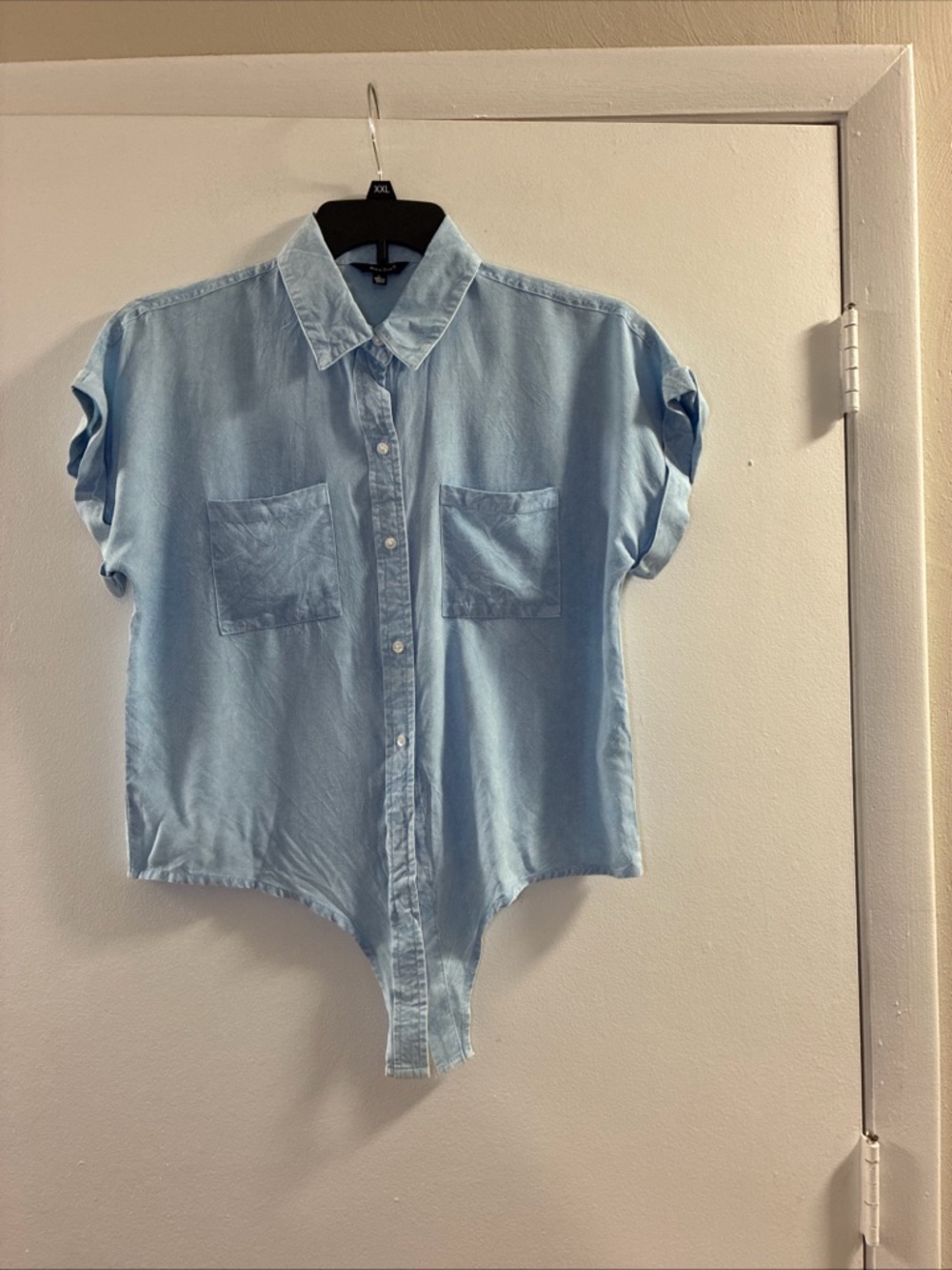 Light Blue Short-Sleeve Button-Front Crop Tie Front‎ Bodysuit Top